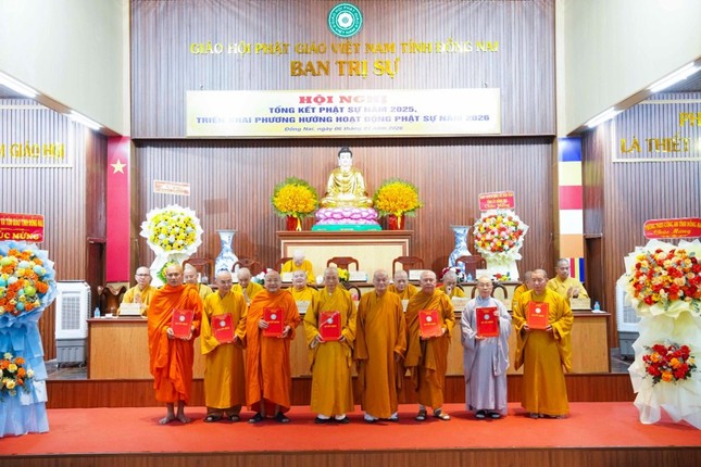 Trao quyết định thành lập các tiểu ban và nhân sự phục vụ Đại hội đại biểu Phật giáo tỉnh Đồng Nai nhiệm kỳ 2026-2031 Trao quyết định thành lập các tiểu ban và nhân sự phục vụ Đại hội đại biểu Phật giáo tỉnh Đồng Nai nhiệm kỳ 2026-2031