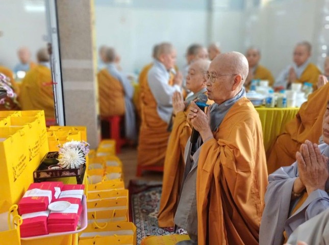 Ni trưởng Thích nữ Hạnh Ngọc dâng lời tưởng niệm