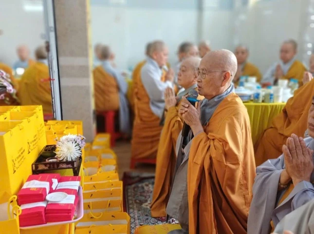 Ni trưởng Thích nữ Hạnh Ngọc dâng lời tưởng niệm