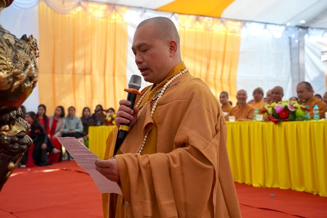 Đại đức Thích Thanh Đức phát nguyện nhận nhiệm vụ