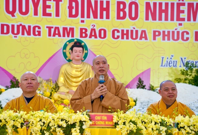 Thượng tọa Thích Thanh Tuấn ban đạo từ