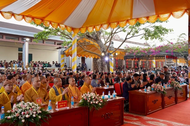 Chư tôn đức và đại biểu tham dự