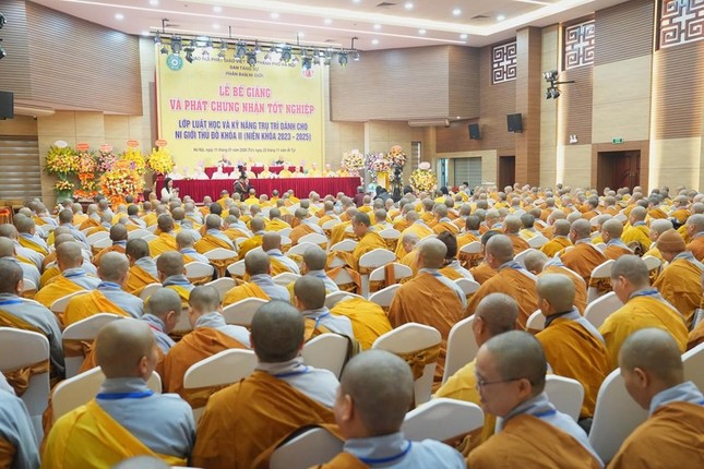 Quang cảnh lễ bế giảng