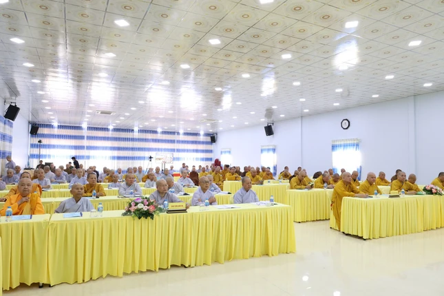 Chư tôn đức Tăng Ni tham dự Chư tôn đức Tăng Ni tham dự