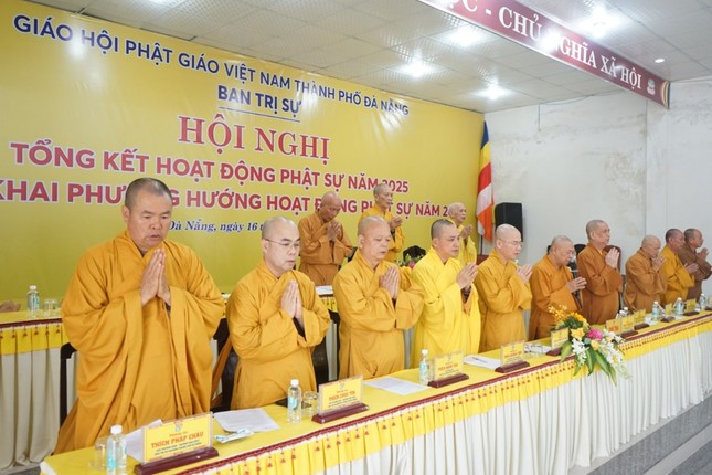 Chư tôn đức chứng minh và tham dự hội nghị tổng kết