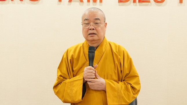 Trưởng lão Hòa thượng Thích Thanh Nhiễu chủ trì buổi họp