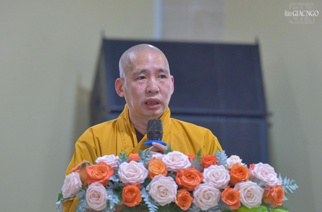 Thượng tọa Thích Thanh Tuấn công bố quyết định tặng Bằng tuyên dương công đức của Hội đồng Trị sự đến tập thể và các cá nhân