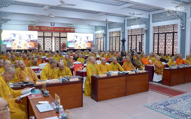 Chư tôn đức tham dự hội nghị vào chiều nay, 22-1