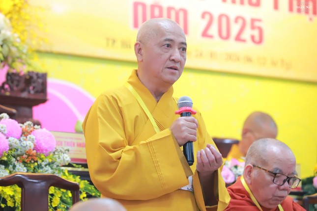 Hòa thượng Thích Huệ Thông ban đạo từ tại hội nghị