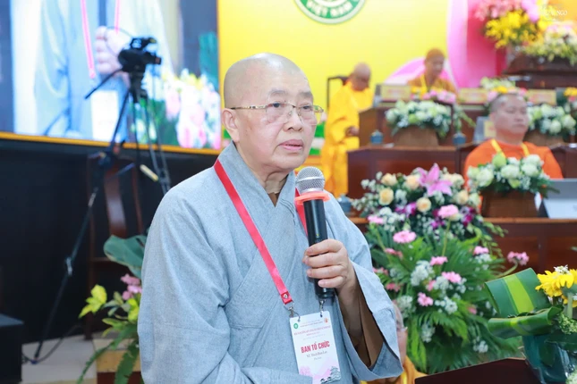 Ni trưởng Thích Đàm Lan phát biểu cảm tạ