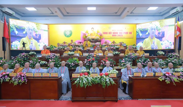 Chư tôn đức chứng minh, tham dự và chư Ni chủ tọa hội nghị