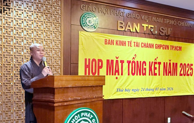 Đại đức Thích Trí Đức công bố quyết định tặng Bằng tuyên dương công đức