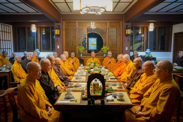 Chư tôn đức Hội đồng Trị sự tại tu viện Khánh An