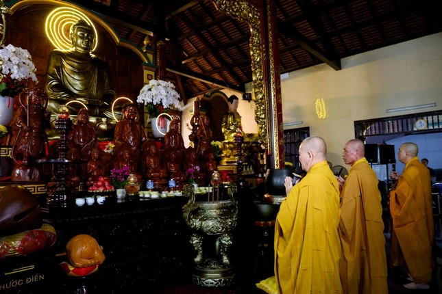 Tôn tượng Đức Phật Bổn Sư Thích Ca Mâu Ni cao 3,3m