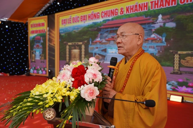 Hòa thượng Thích Quảng Tùng ban đạo từ