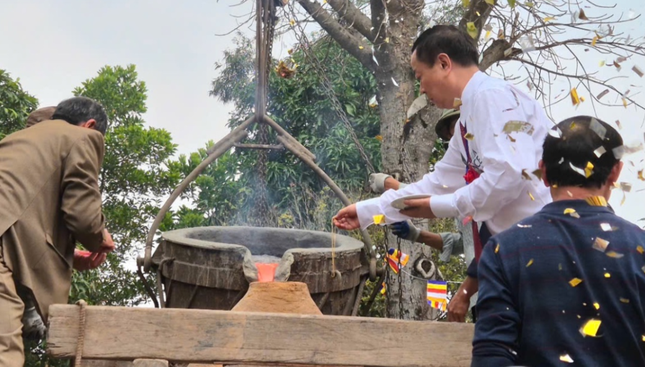 Rót đồng đúc đại hồng chung