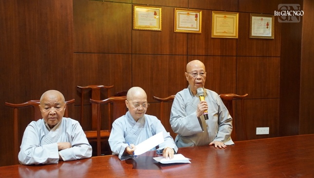 Ni trưởng Thích nữ Như Huệ phát biểu ý kiến tại buổi họp Ni trưởng Thích nữ Như Huệ phát biểu ý kiến tại buổi họp