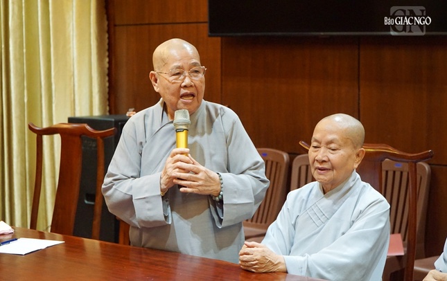 Ni trưởng Thích nữ Từ Nhẫn chủ trì buổi họp Ni trưởng Thích nữ Từ Nhẫn chủ trì buổi họp