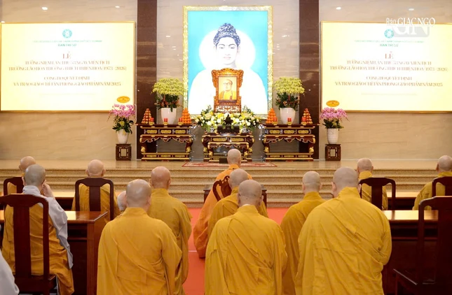 Đức Pháp chủ GHPGVN cùng chư vị giáo phẩm chứng minh, tham dự
