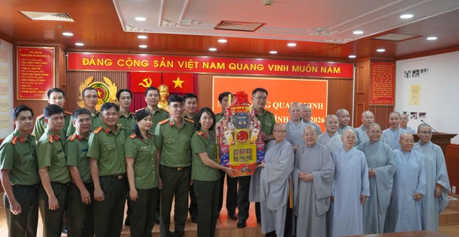 Đoàn Phân ban Ni giới T.Ư và Phân ban Ni giới TP.HCM tại Phòng An ninh nội địa - Công an TP.HCM Đoàn Phân ban Ni giới T.Ư và Phân ban Ni giới TP.HCM tại Phòng An ninh nội địa - Công an TP.HCM