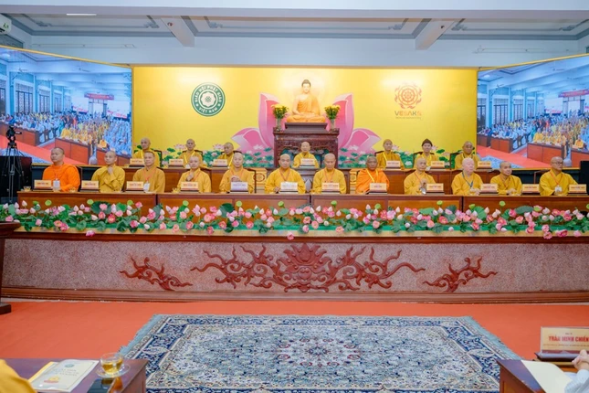 Chư tôn đức chứng minh, tham dự