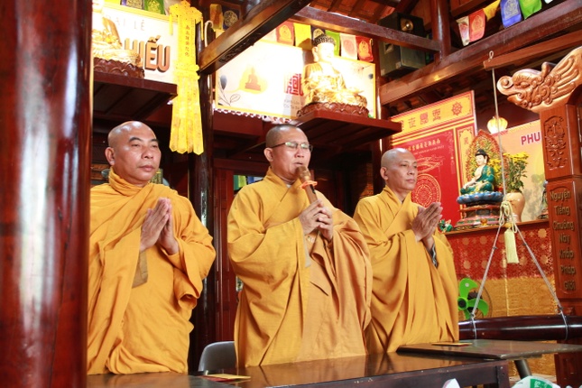 Thượng tọa Thích Vĩnh Tế có lời cảm ơn đoàn từ thiện