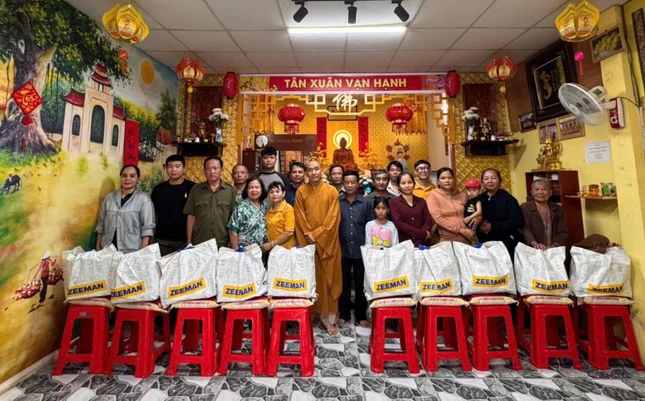 Tịnh viện Phước Đức trao quà Tết đến người nghèo