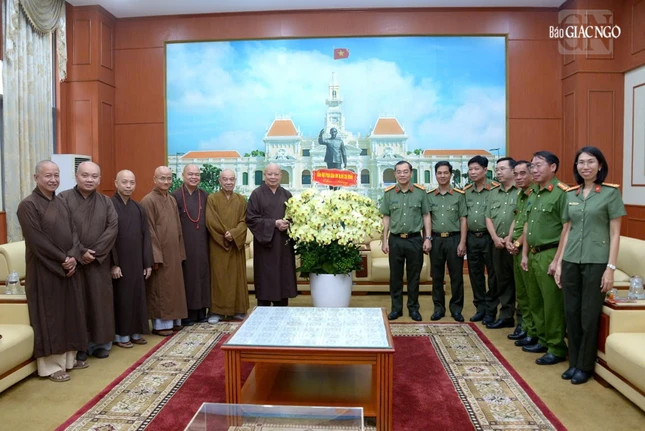 Phái đoàn Ban Trị sự TP.HCM chúc Tết tại Công an TP.HCM