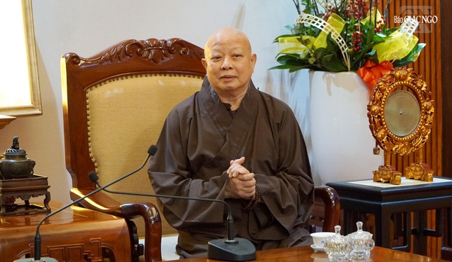Hòa thượng Thích Lệ Trang cảm ơn sự quan tâm của lãnh đạo Thành ủy TP.HCM