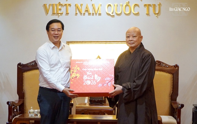 Phó Bí thư Thường trực Thành ủy TP.HCM Lê Quốc Phong chúc Tết Hòa thượng Thích Lệ Trang cùng chư tôn đức Ban Trị sự TP.HCM