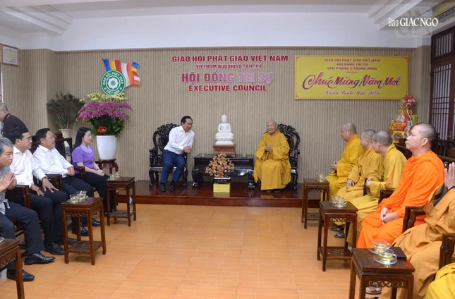 Quang cảnh buổi gặp thân mật tại Văn phòng II T.Ư