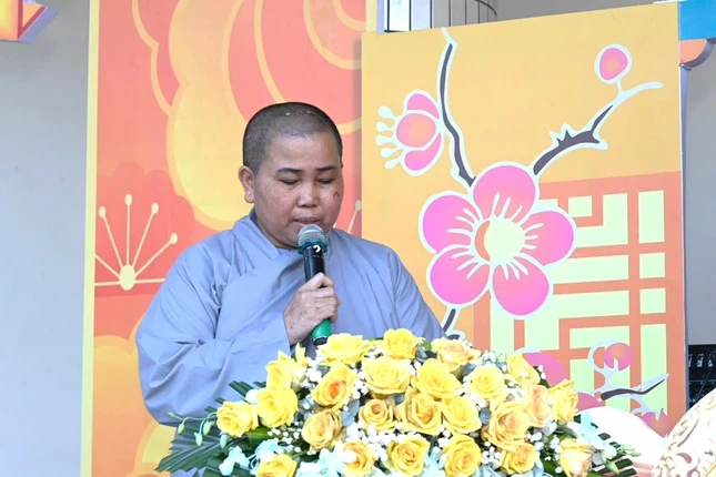 Ni sư Thích nữ Nguyên Xuân phát biểu cảm ơn