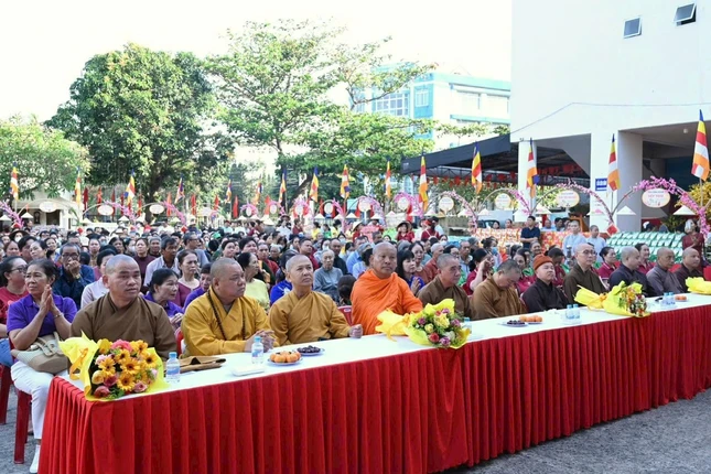 Phiên chợ Tết 0 đồng được duy trì nhiều năm qua nhằm chia sẻ với những gia đình khó khăn trong dịp Tết cổ truyền