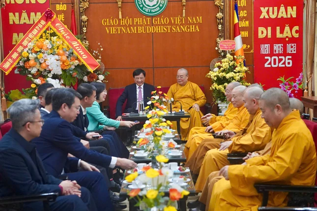 Trưởng lão Hòa thượng Thích Thanh Nhiễu tiếp Bí thư Thành ủy TP.Hà Nội Nguyễn Duy Ngọc