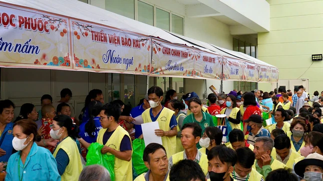 Phiên chợ Tết yêu thương được tổ chức lần 2 tại Bệnh viện Đa khoa Bà Rịa