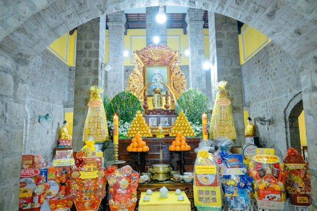 Di ảnh Trưởng lão Hòa thượng Thích Minh Nguyệt tại Tổ đình Thiên Thai