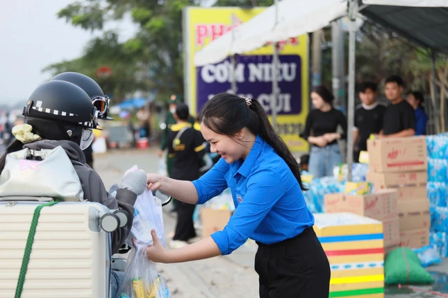 Trạm tiếp sức nghĩa tình là hành động đẹp của tuổi trẻ tôn giáo