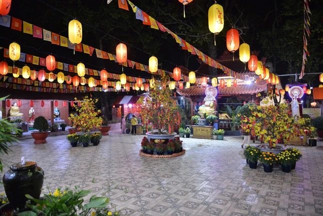 Chùa Linh Nguyên thiết trí cảnh quan rực rỡ đón Tết cổ truyền truyền