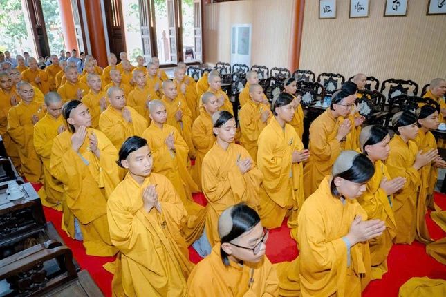 100 chú tiểu được nhận học bổng 100 chú tiểu được nhận học bổng