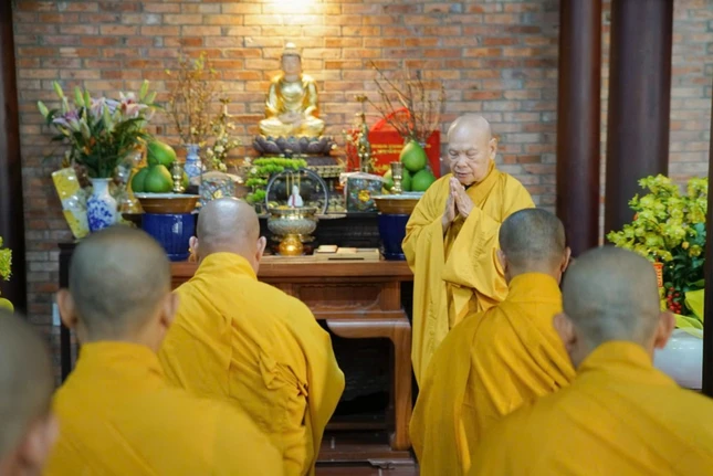 Đoàn Văn phòng II T.Ư khánh tuế Trưởng lão Hòa thượng Thích Thiện Nhơn