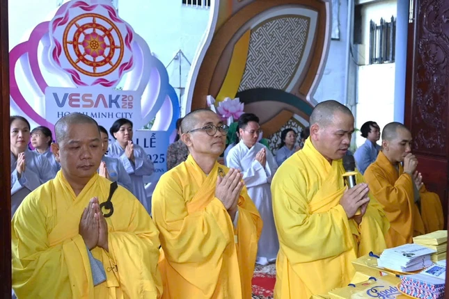 Thượng tọa Thích Thiện Thông dâng lời tưởng niệm