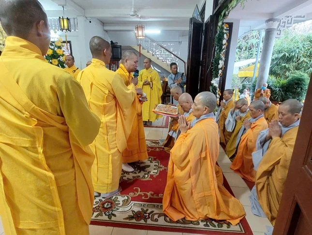 Môn đồ pháp quyến thọ tang