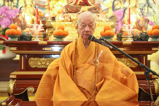 Đức Pháp chủ GHPGVN ban huấn thị đầu Xuân Bính Ngọ