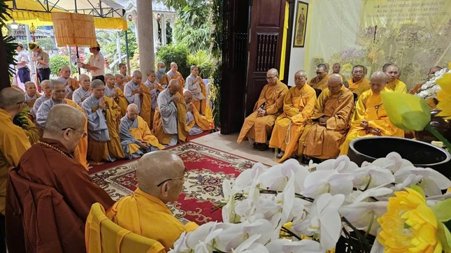 Chư tôn đức tham dự lễ truy niệm