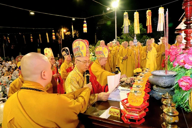 Các pháp sự diễn ra trang nghiêm Các pháp sự diễn ra trang nghiêm