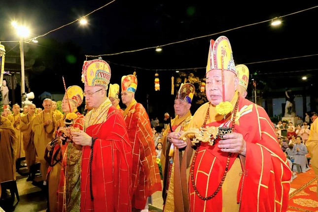 Chư vị đàn chủ niêm hương Tam bảo Chư vị đàn chủ niêm hương Tam bảo