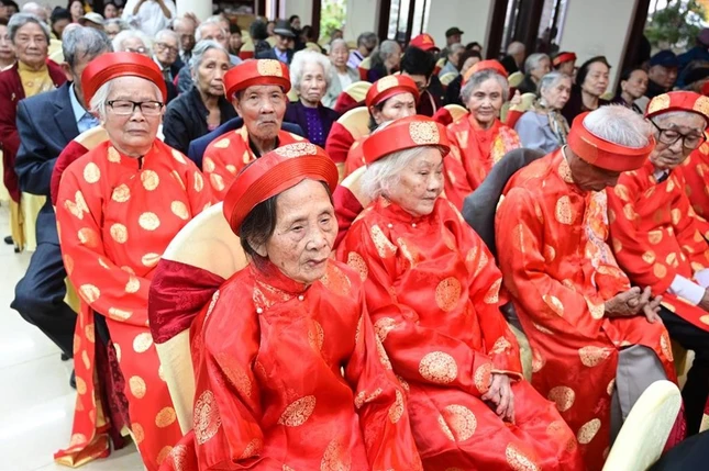 Các Phật tử cao niên tham dự