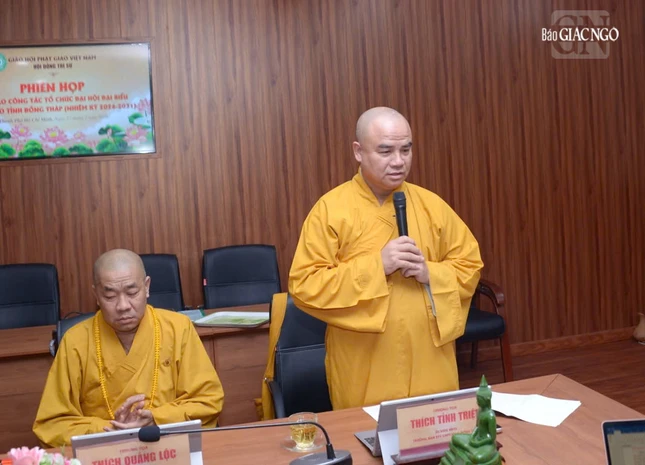 Thượng tọa Thích Tĩnh Triệt, Trưởng ban Trị sự Phật giáo tỉnh Đồng Tháp tại buổi họp với Ban Chỉ đạo Đại hội