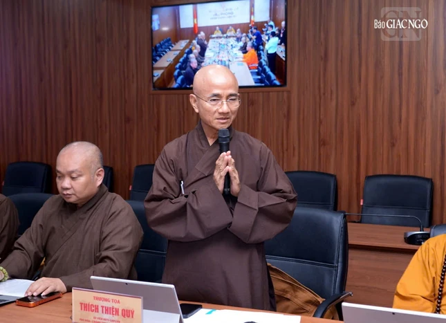 Thượng tọa Thích Thiện Quý, Phó ban kiêm Chánh Thư ký Ban Trị sự TP.HCM báo cáo công tác tổ chức Đại hội đại biểu Phật giáo TP.HCM