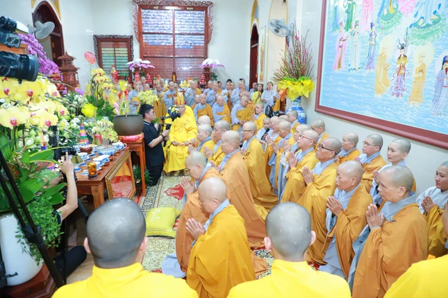 Chư Ni môn đồ pháp quyến thành kính tưởng niệm